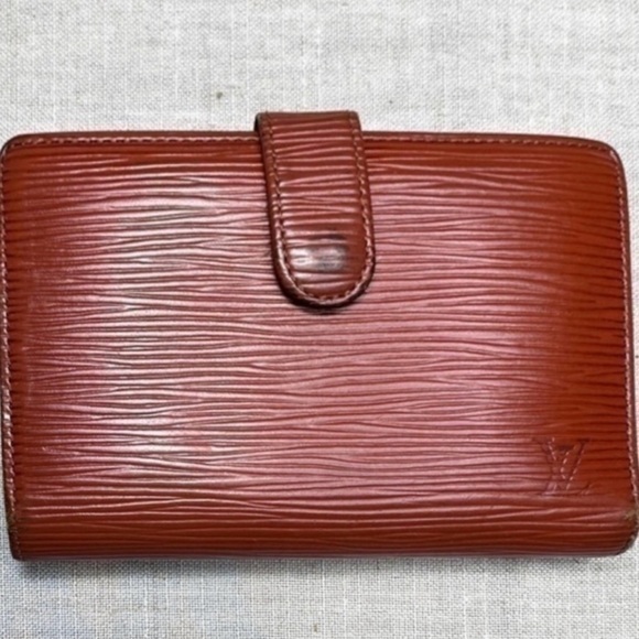 AUTHENTIC Louis Vuitton Epi Leather French Purse Wallet. Color: Rust brown